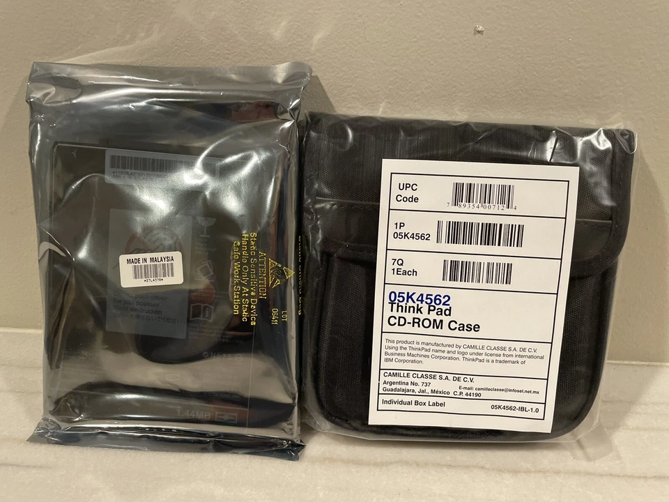 IBM 08K9606 TP Removable Diskette DRIVE 1.44 T22 With CD-ROM Case. - Image 1 of 4