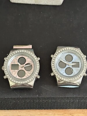 LOTE DE COLECCIÓN - 2 RELOJES DE PULSERA DE CUARZO PARA DAMAS ATLÉTICOS WORKS SIN CORREAS - Japón Foto 1 de 4