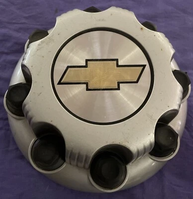 Chevrolet Silverado 2500 3500 2001-2010 camioneta camioneta 8 orejetas OEM tapa central plateada OE Foto 1 de 4