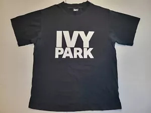 Camisa de gran tamaño Ivy Park deletreada con logotipo de escritura negra blanca para hombre talla pequeña - Imagen 1 de 5