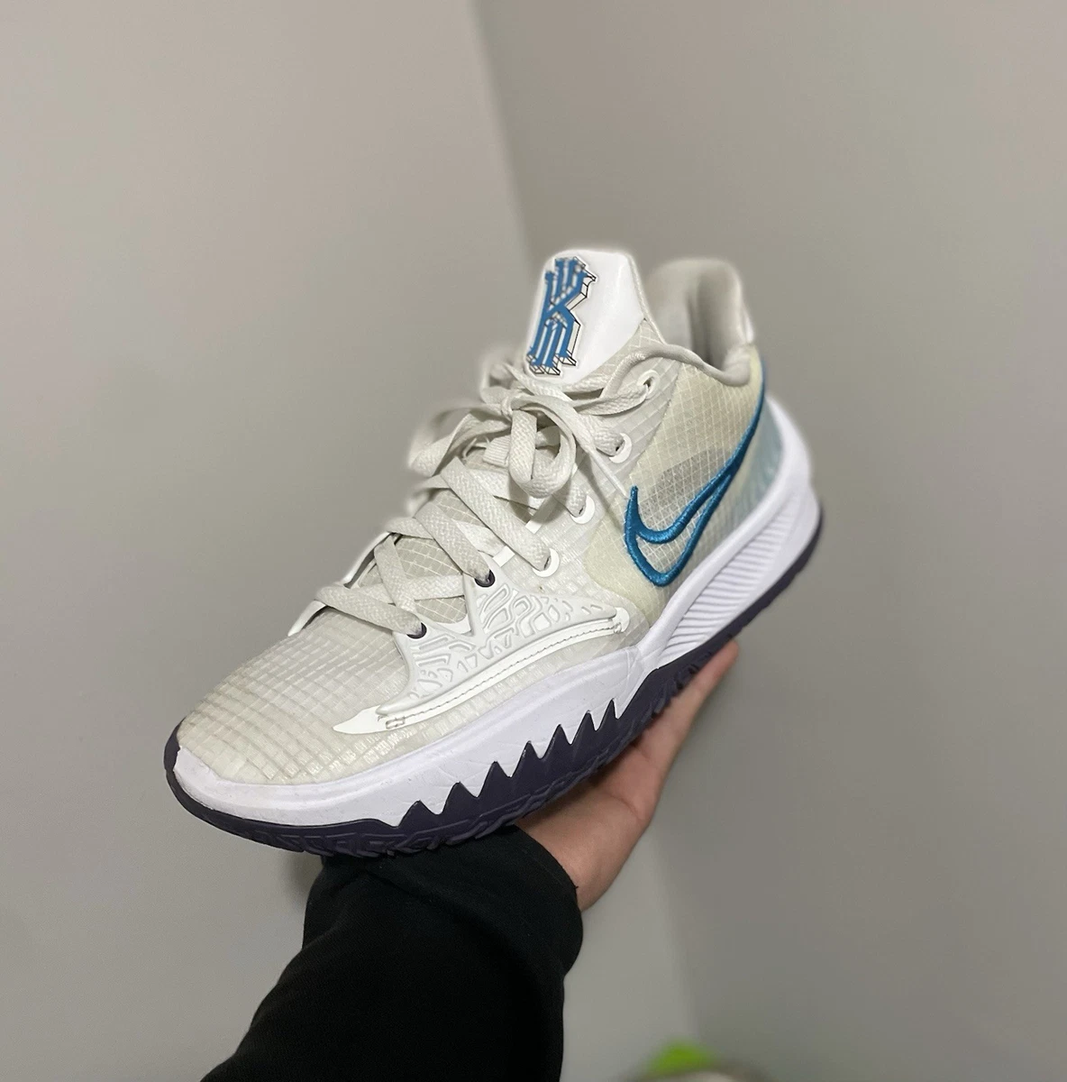 シューズ(男性用) Nike Kyrie 4 LOW Nike Kyrie 4 Low スニーカー | ホワイト | FARFETCH JP