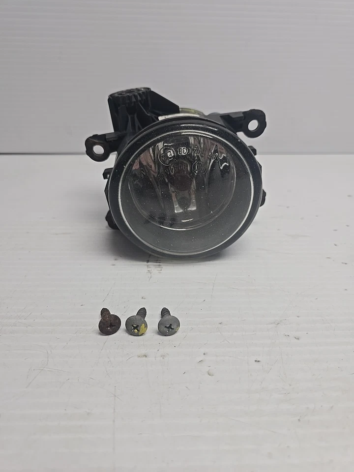 ✅️Luz antiniebla izquierda lado conductor MITSUBISHI ENDEAVOR 2009-2011 OEM P/N-8321A080 Foto 1 de 4