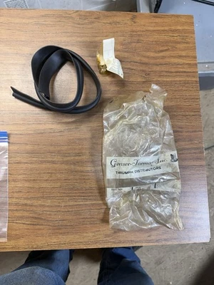 NOS  TRIUMPH GT6 A Post Seal 612260 — 第 1/4 张图片