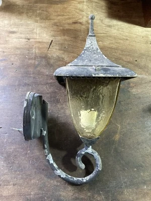 Lanterna vintage in alluminio e vetro ambra - Immagine 1 di 3