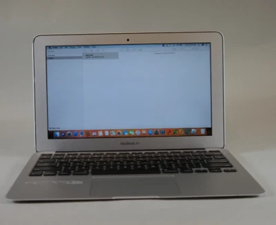 Apple MacBook Air 11 pulgadas mediados de 2011 i5 1,6 GHz 2 GB RAM 60 GB HDD macOS Sierra 10,12 Foto 1 de 4