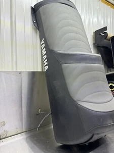 98 99 00 01 Yamaha Snowmobile Venture 500 600 700 Seat 8CY-24730-10-00 - Picture 1 of 10