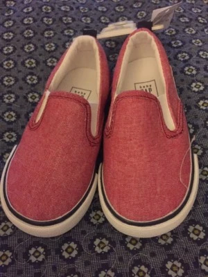 NUEVO CON ETIQUETAS Bebé Gap Niño Pequeño Niños ROJO Cambray Sin Cordones Lona Tenis Zapatos Talla 6 Foto 1 de 3