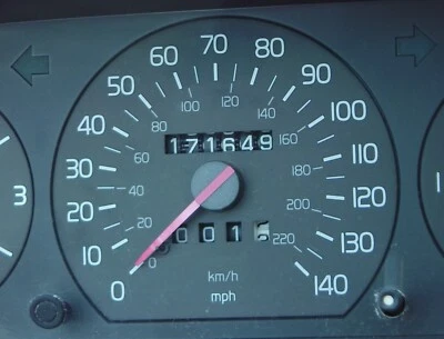 Cuadro de instrumentos Volvo 940 Turbo 171.649 millas. Coches turbo para 1991 740-- 940. Foto 1 de 4