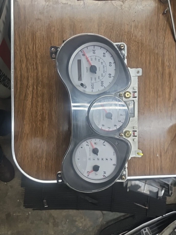 04 05 2004 2005 Toyota Rav4 Speedometer Instrument Cluster - Image 1 of 1