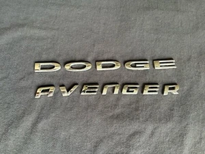 Dodge  Avenger  Rear Trunk  Emblems / Letters.  OEM.  FREE SHIPPING!! - Bild 1 von 9