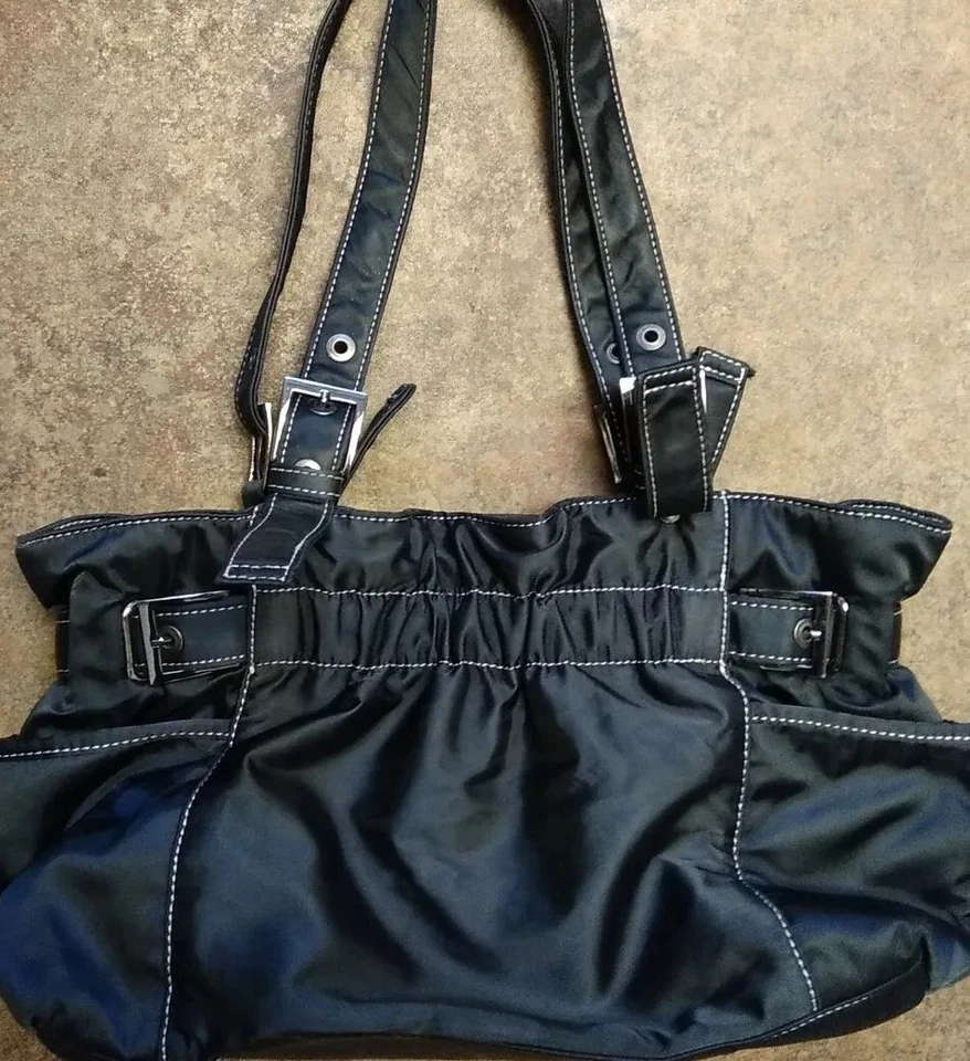 Kenneth Cole 反应黑色尼龙单肩包挎包钱包-16x8.5x4 — 第 1/4 张图片