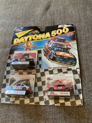 NASCAR RACING Champions Daytona 500 Winners Circle-1992 Davey Allison Foto 1 de 2