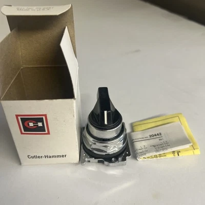 Cutler-Hammer Selector Switch 10260T3043 3 POS. - Image 1 of 4