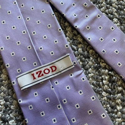 Gravata masculina Izod 100% seda 58” padrão quadrado geométrico lavanda - Imagem 1 de 4