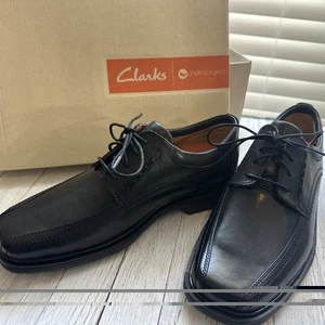 CLARKS Un Kenneth Unstructured Mens Un Kenneth Oxford- Black 8 1/2 W, NIB - Picture 1 of 7