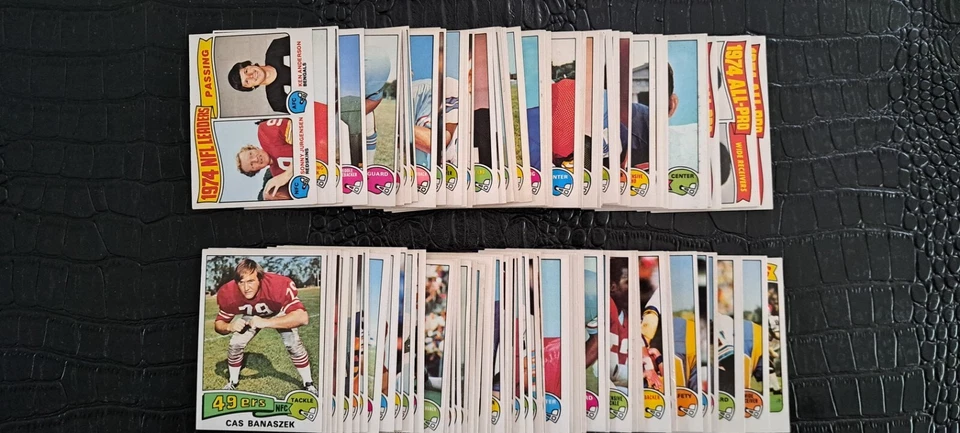 1975 Topps Football Set RAW Builder Card HOF Rookies Vets Commons 1-528 Vintage - Image 1 of 1