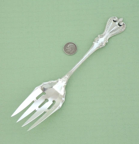 Vintage TOWLE Sterling OLD COLONIAL Meat FORK W/ Bar Pierced 7 3/4" Long NO Mono Cover