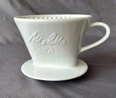 Cafetera Melitta de cono de porcelana blanca de 1 taza. Foto 1 de 4
