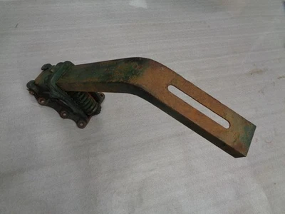 JOHN DEERE A/B. MONTAJE SOPORTE ASIENTO A60R. Foto 1 de 4