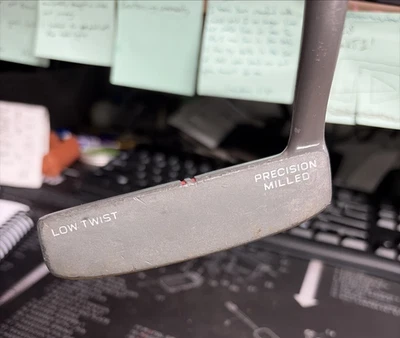 MacGregor M202 RH Putter Low Twist Precision Milled Original Grip 35" - Image 1 of 4