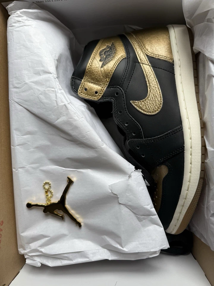 Zapatillas de baloncesto Air Jordan 1 Mid SE negras doradas Foto 1 de 1