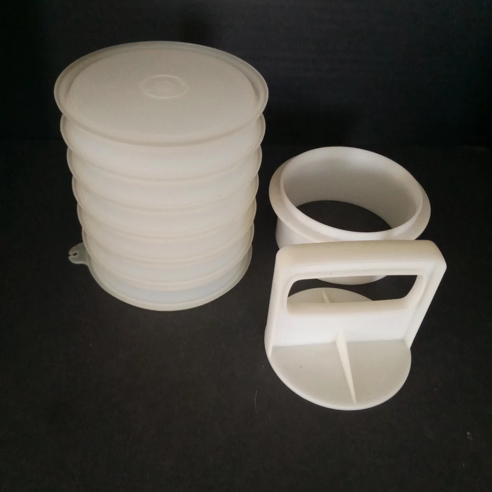 Tupperware Hamburger Press with 6 Keepers #882 & 1 Lid     325 - Image 1 of 1