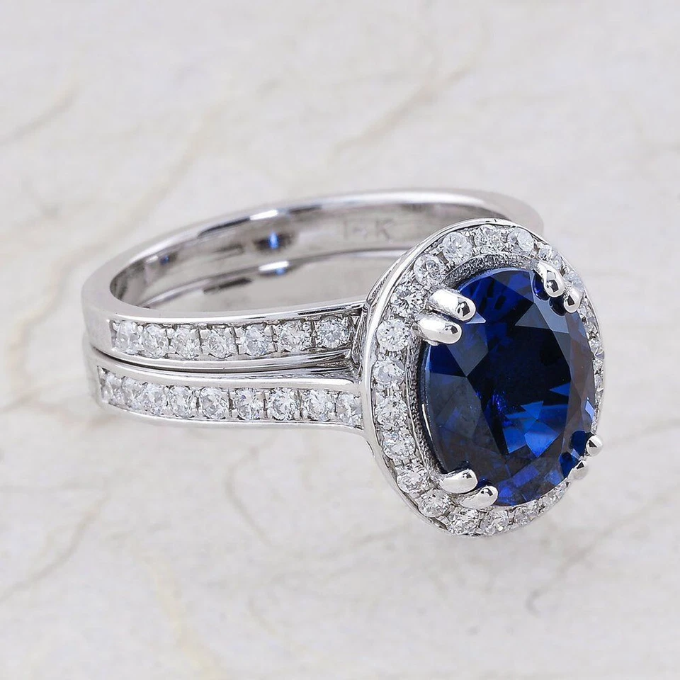 Juego de anillos de compromiso de diamantes ovalados azules de 3,30 quilates enchapados en oro blanco de 14 quilates Foto 1 de 4