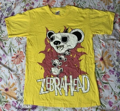 Camiseta Zebrahead Rock Band Koala Bear Vértebrae Vintage circa 2004 Amarela Pequena - Imagem 1 de 3
