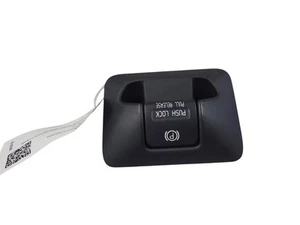 Volvo V70 III BW Handbrake Button 31343242 2.40 Diesel 158kw 2015 29826002 - Picture 1 of 5