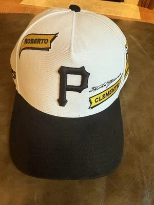 Topps x Lids x Mitchell & Ness Player Chase Ser. 2 Hat Roberto Clemente Pirates - Image 1 of 4