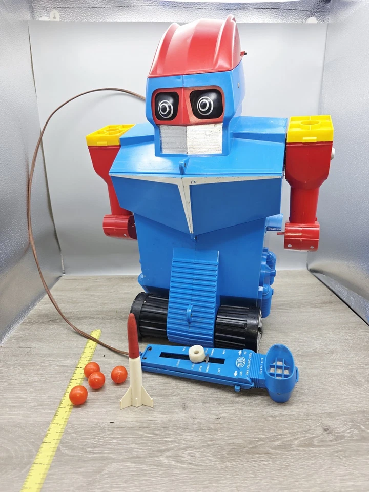 Vtg 1961 IDEAL Robot Commando, Non Working, 4 Orginial Balls , 2 Missiles - Image 1 of 4
