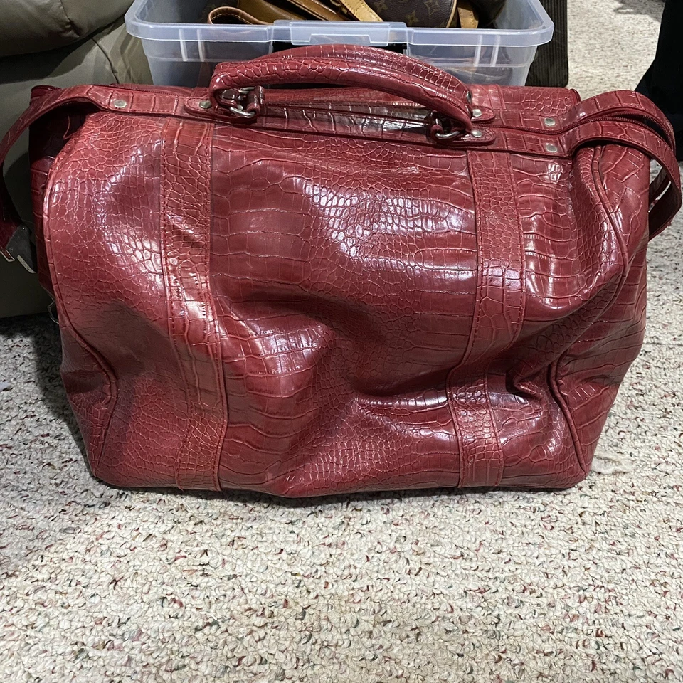 Bolso de equipaje de viaje vintage de cuero de cocodrilo sintético rojo Bath & Body Works años 90 Foto 1 de 1
