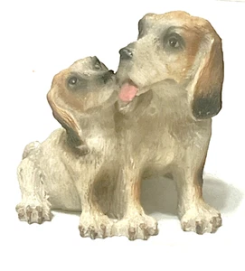 Orejas largas sentadas de cerámica para mamá perrito y cachorro blancas/bronceadas 2,75""h 3""L 2,5""w - Imagen 1 de 12