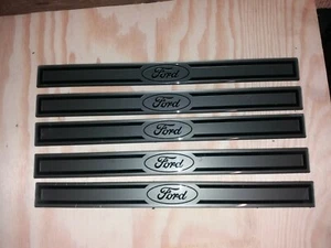 Placa/ajuste interior umbral puerta ford fiesta mk6 - Imagen 1 de 7