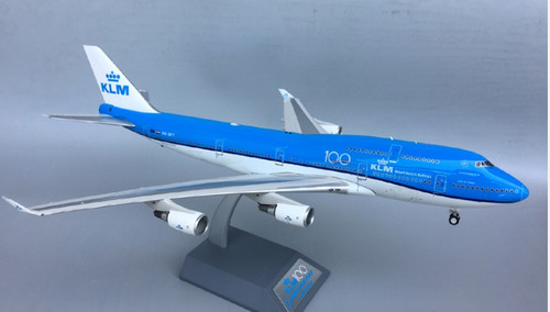 Foto 1 di 12