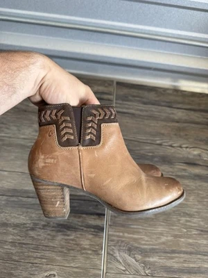 OLUKAI Arcilla Taupe Cuero Marrón KAMAHOI Tacón BOTAS BOTINES Talla 7 -Estilo 20310 Foto 1 de 4