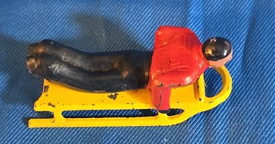 L@@K L@W Start BARCLAY - Figura de chumbo - Trenó C. 1940 - TRENÓ VERMELHO - NATAL 3" - Imagem 1 de 4