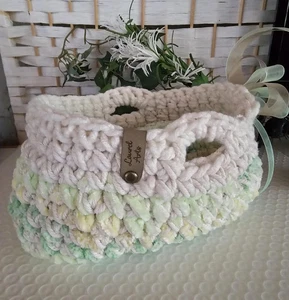 Bassinet with Mattress, 9x6x4 inches for dolls up to 7 or 8 inches - Bild 1 von 10