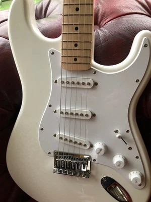 Guitare Électrique Squier by Fender white. - Photo 1/4