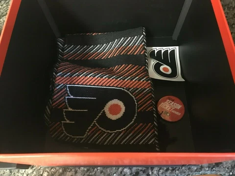 PHILADELPHIA FLYERS SGA SEASON TICKET GIFT BOX 2018 SCARF BUTTON + BONUS RARE Cover