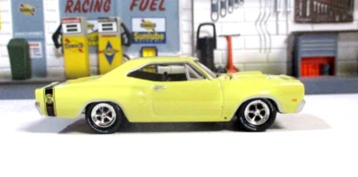 Johnny Lightning Hot Rod Power Tour 1969 Dodge Coronet Super Bee New/Loose - Image 1 of 4