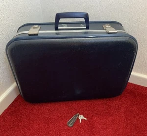 Blue Suitcase Vintage with 2 Keys and vintage Halfords Keyring Prop Display - Picture 1 of 17