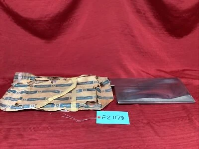 NUEVO EN STOCK 1982-1985 BUICK LESABRE 2 PUERTAS CUARTO TRASERO MOLDURA DELANTERA DERECHA Foto 1 de 4