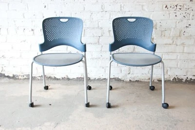 Par de sillas de oficina con ruedas Herman Miller Foto 1 de 4