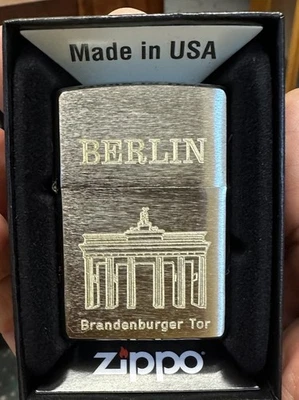 Zippo Original BERLIN mit Brandenburger Tor Gravur / MIT oder OHNE Geschenk-Set  - Bild 1 von 4
