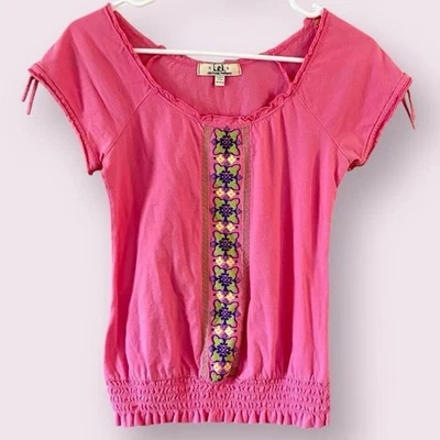 Vintage Y2K L.E.I. Pink Babydoll Style Embroidered Hawaiian Style Top Women’s A - Image 1 of 4
