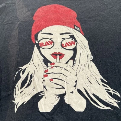 Camiseta negra de manga corta con papeles de liar naturales crudos MEDIANA para fumar Foto 1 de 4