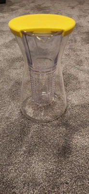 Pampered Chef Tea Infusion Pitcher w/ Yellow Lid #1687  - Image 1 of 3