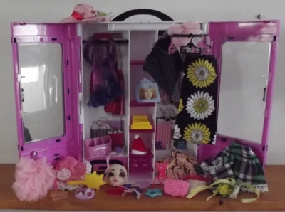2015 Barbie Pink Wardrobe Closet w/ Handle  Carrying Case  + ACCESSOIRES - Image 1 of 4