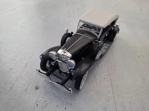 Duesenberg, Cabriolet, schwarz, 1934, Dach weiß, 1:18, Signature Models - Bild 1 von 18